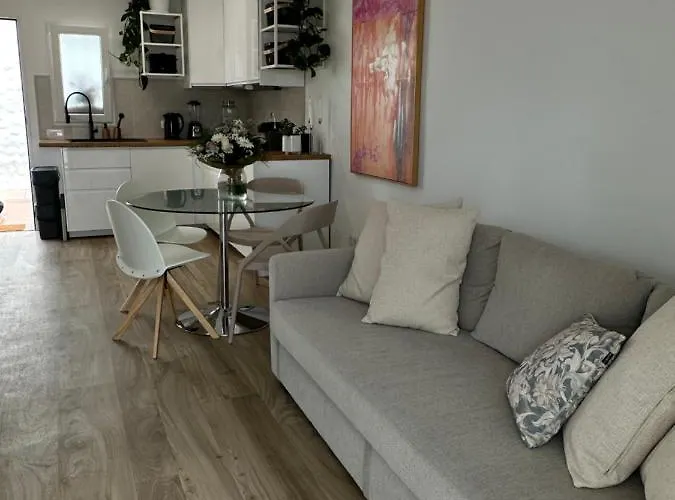 La Casa De Paseka Апартаменты Адехе